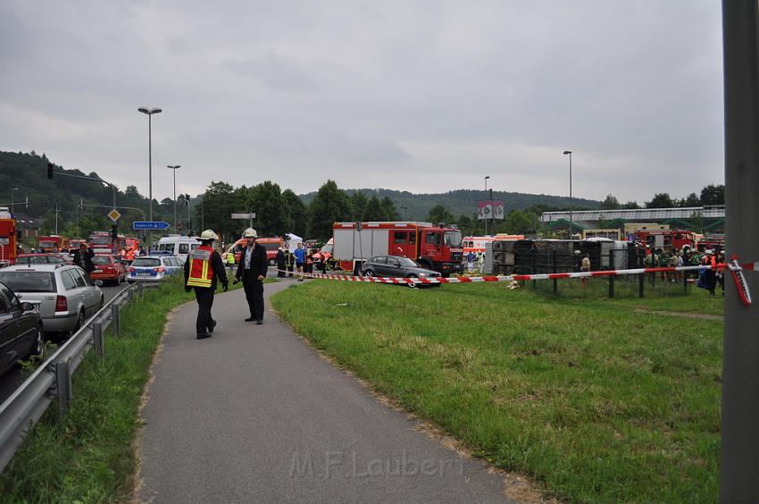 Schwerer Unfall mit Reisebus Lohmar Donrather Dreieck P264.JPG